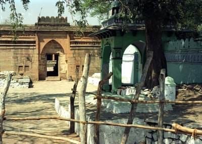 img-20251120-wa00861697676160321803853